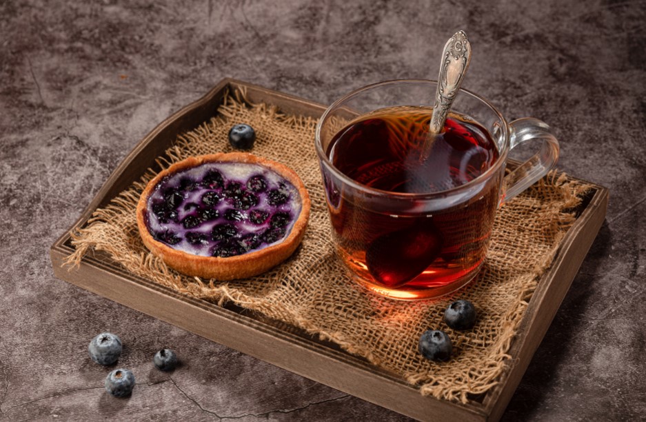 Čučoriedkový likér a čaj do chladných dní
